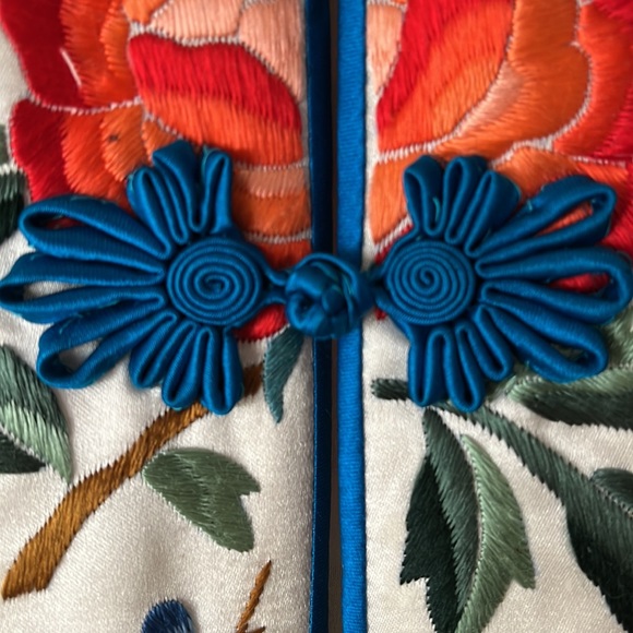 Stunning Silk/Rayon Kimono - Picture 3 of 7